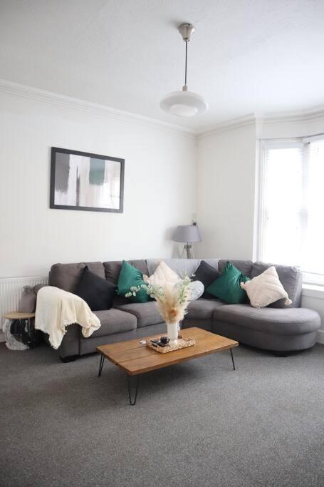 Spacious 1 Bedroom Apartment Leicester Exterior photo